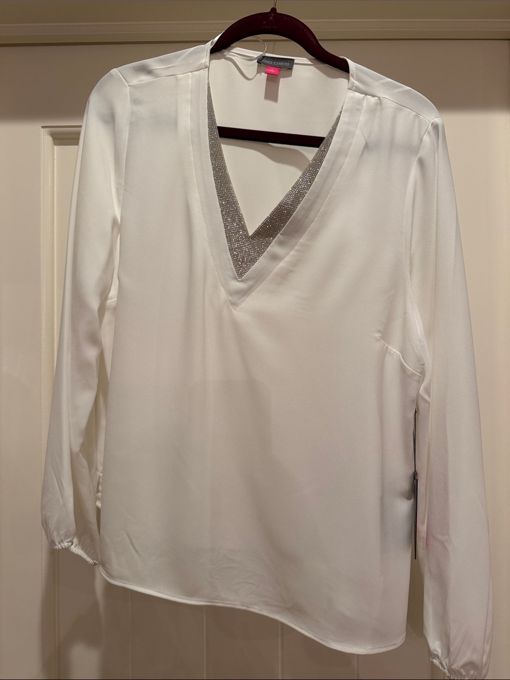 NWT Vince Camuto White Long-Sleeve V-Neck Top with Silver Sparkle Trim Large